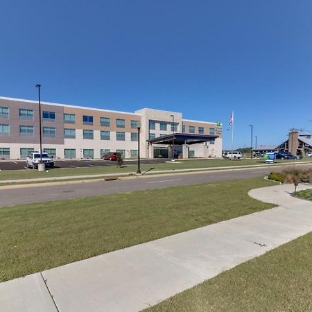 Holiday Inn Express & Suites - Union City By Ihg Exteriér fotografie